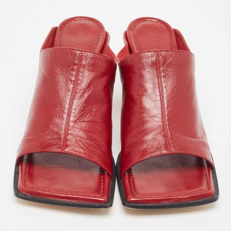 مملوكة مسبقًا Bottega Veneta Burgundy Leather Stretch Mules Size 40