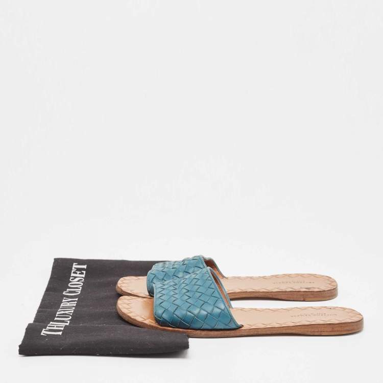 مملوكة مسبقًا Bottega Veneta Blue Intrecciato Leather Flat Slides Size 36