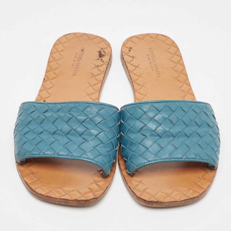 مملوكة مسبقًا Bottega Veneta Blue Intrecciato Leather Flat Slides Size 36