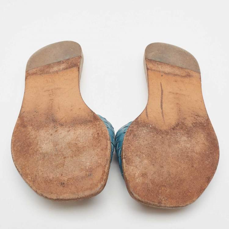 مملوكة مسبقًا Bottega Veneta Blue Intrecciato Leather Flat Slides Size 36