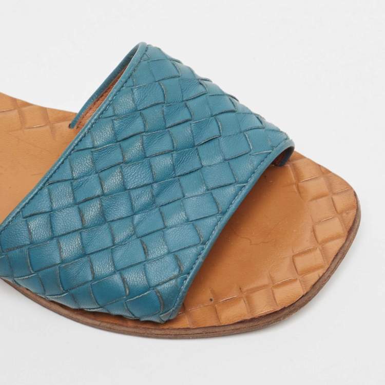 مملوكة مسبقًا Bottega Veneta Blue Intrecciato Leather Flat Slides Size 36