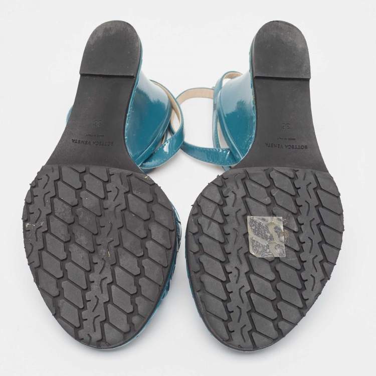 مملوكة مسبقًا Bottega Veneta Blue Intrecciato Patent Leather Wedge Ankle Strap Sandals Size 36