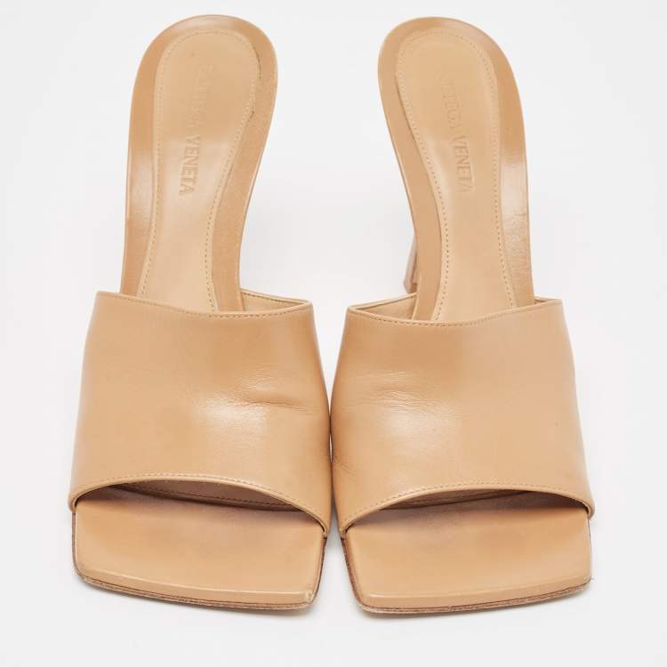 مملوكة مسبقًا Bottega Veneta Beige Leather Stretch  Sandals Size 39.5