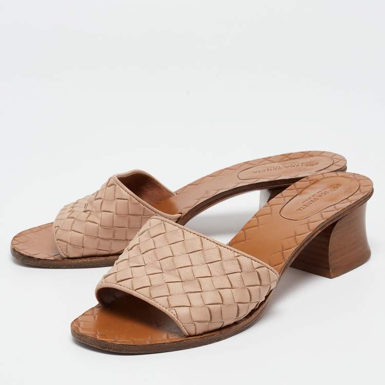 مملوكة مسبقًا Bottega Veneta Beige Intrecciato Leather Slide Sandals Size 36 