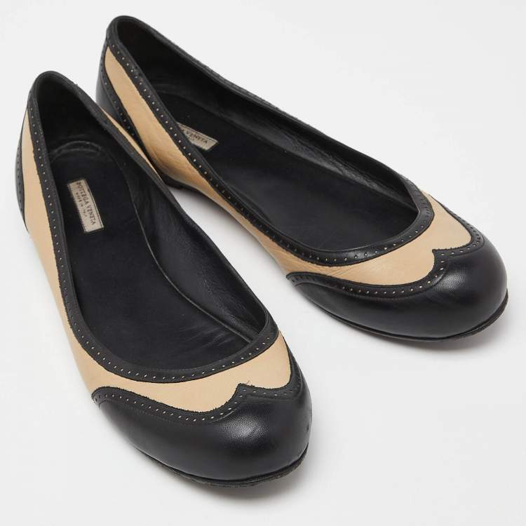 Pre Owned Bottega Veneta Black/Beige Brogue Leather Ballet Flats Size 39.5