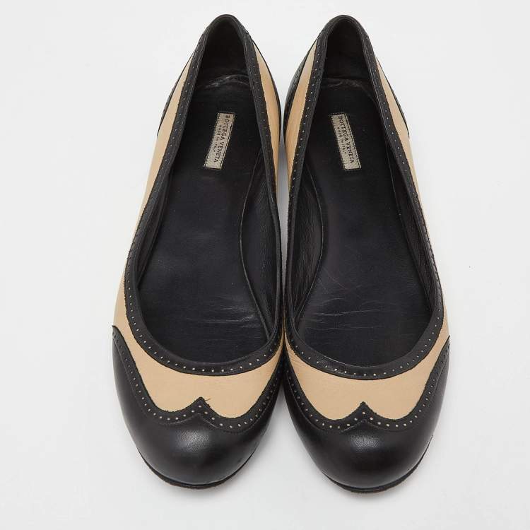 Pre Owned Bottega Veneta Black/Beige Brogue Leather Ballet Flats Size 39.5