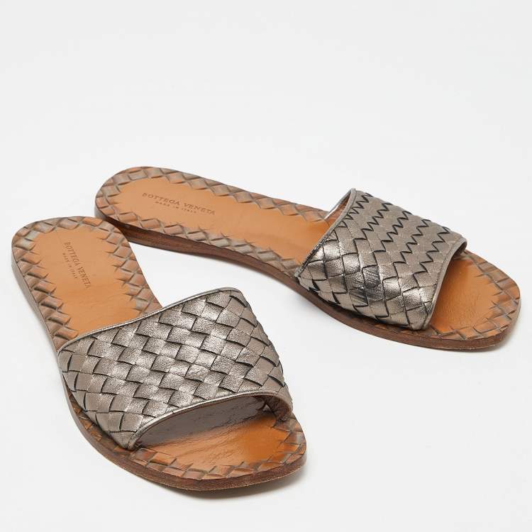 مملوكة مسبقًا Bottega Vaneta Metallic Intrecciato Leather Ravello Flat Slides Size 38