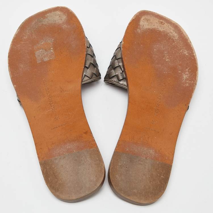 مملوكة مسبقًا Bottega Vaneta Metallic Intrecciato Leather Ravello Flat Slides Size 38