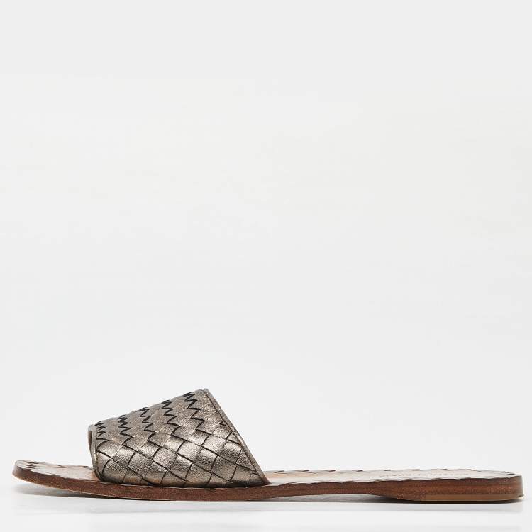 مملوكة مسبقًا Bottega Vaneta Metallic Intrecciato Leather Ravello Flat Slides Size 38