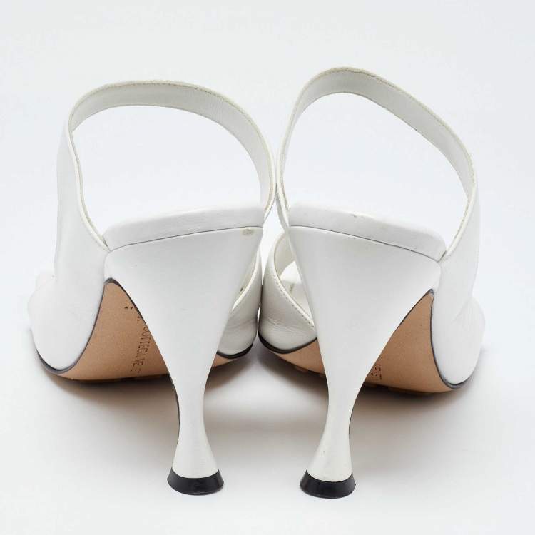 Pre Owned Bottega Veneta White Leather Thong Slide Sandals Size 40.5