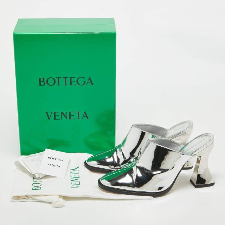 Pre Owned Bottega Veneta Silver Leather Cha-Cha Mules Size 39