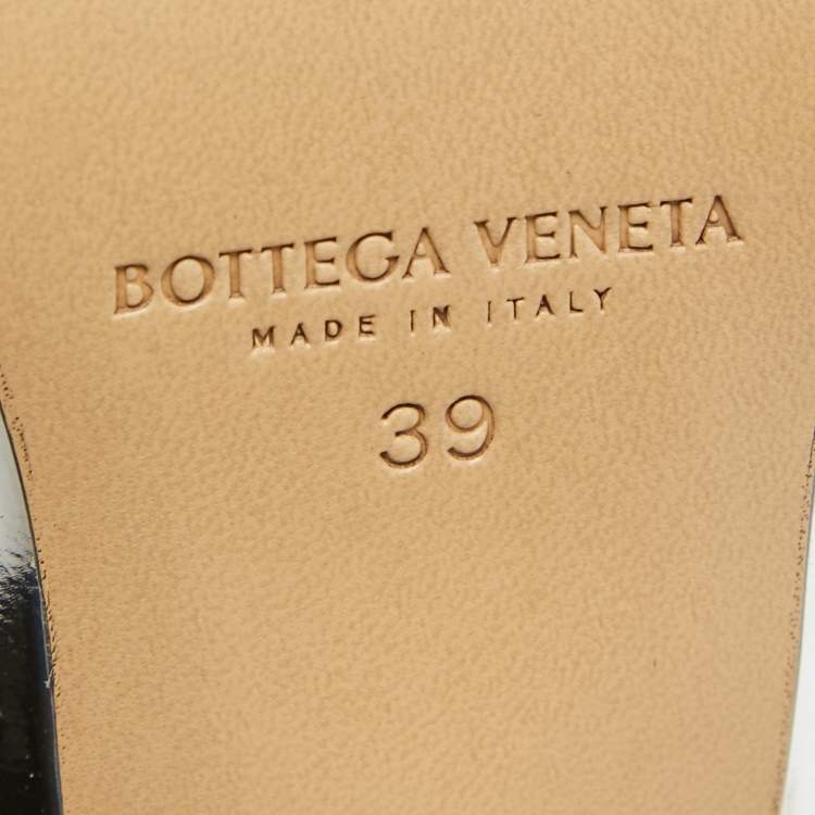 Pre Owned Bottega Veneta Silver Leather Cha-Cha Mules Size 39