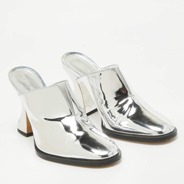 Pre Owned Bottega Veneta Silver Leather Cha-Cha Mules Size 39