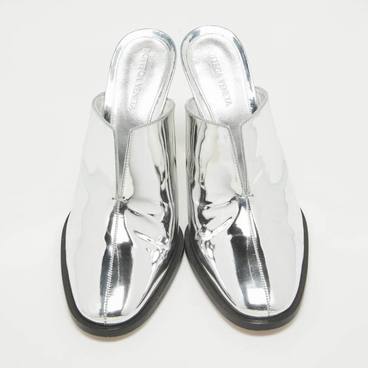 Pre Owned Bottega Veneta Silver Leather Cha-Cha Mules Size 39