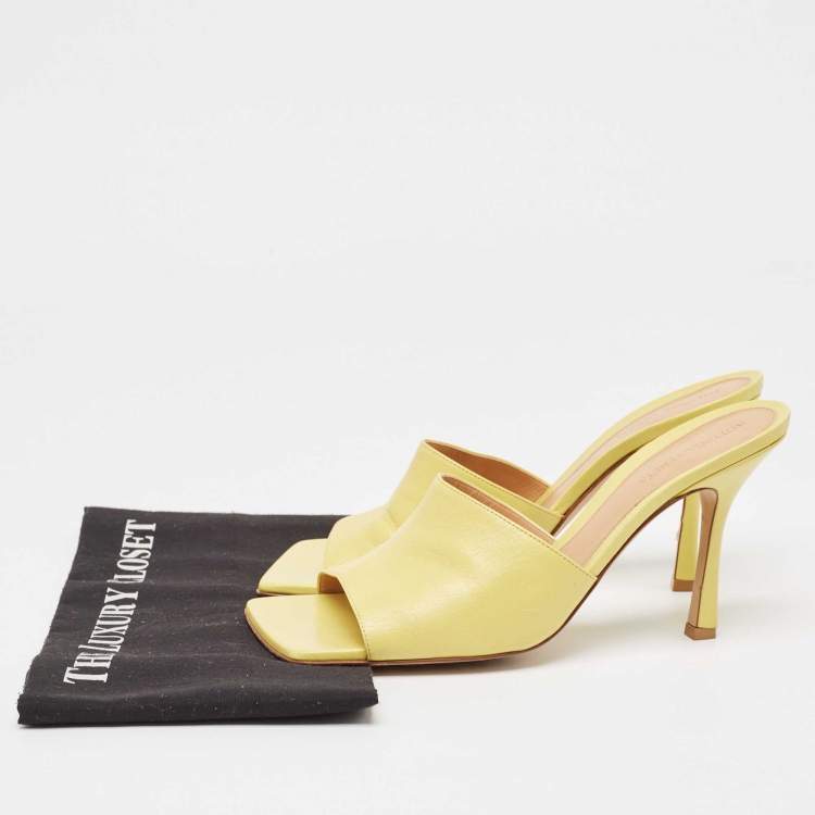Pre Owned Bottega Veneta Yellow Leather Stretch Slide Sandals Size 41