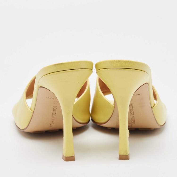 Pre Owned Bottega Veneta Yellow Leather Stretch Slide Sandals Size 41