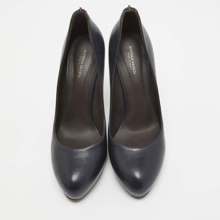 Pre Owned Bottega Veneta Navy Blue Leather Round Toe Pumps Size 39.5