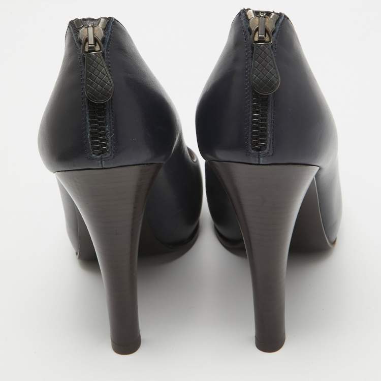 Pre Owned Bottega Veneta Navy Blue Leather Round Toe Pumps Size 39.5