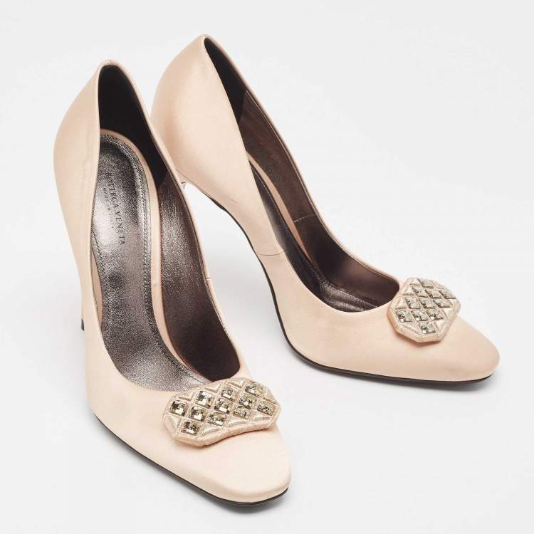 Pre Owned Bottega Veneta Beige Satin Crystal Embellished Pumps Size 39