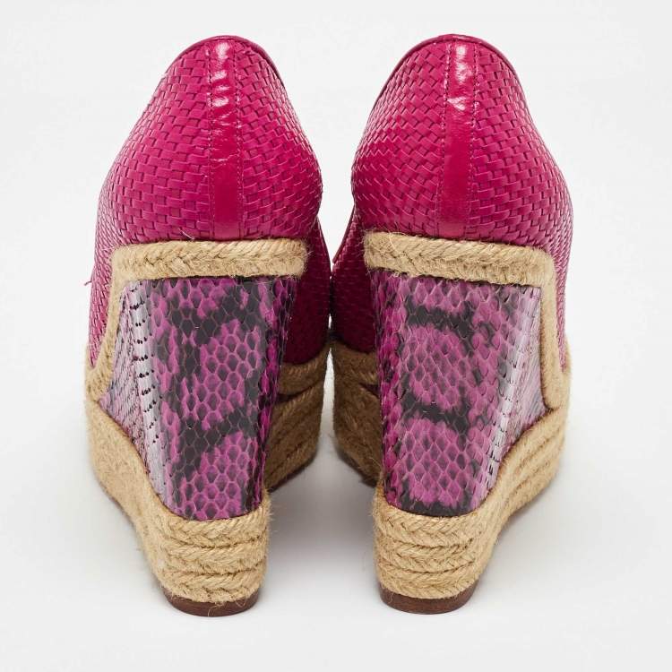 مملوكة مسبقًا Brian Atwood Pink/Purple Water Snakeskin Leather Wedge Pumps Size 37