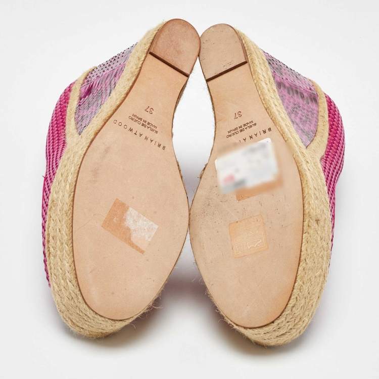 مملوكة مسبقًا Brian Atwood Pink/Purple Water Snakeskin Leather Wedge Pumps Size 37