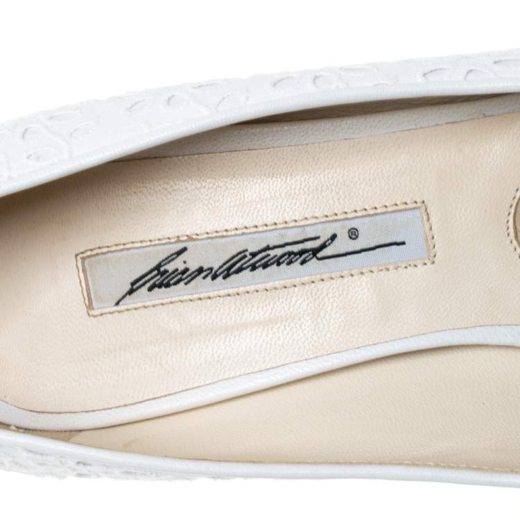 Pre Owned Brian Atwood White Floral Embroidered Fabric Peep Toe Platform Pumps Size 39.5