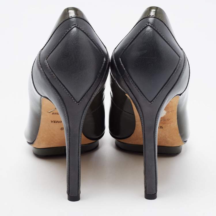 مملوكة مسبقًا Brian Atwood Two Tone Patent and Leather Platform Pumps Size 37