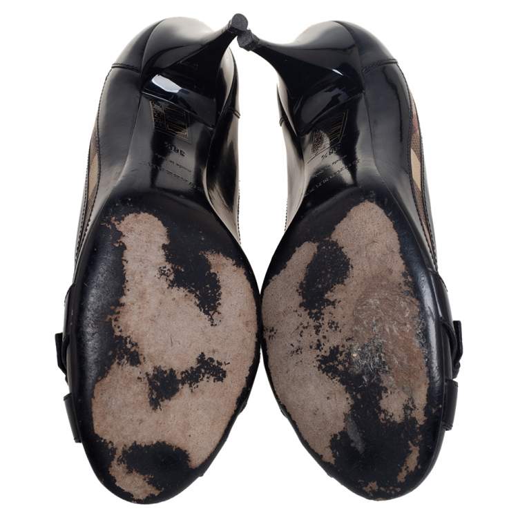 Pre Owned Burberry Black/Beige  Patent  Leather And Nova Check Canvas Buckle Detail Pumps  Size 38.5