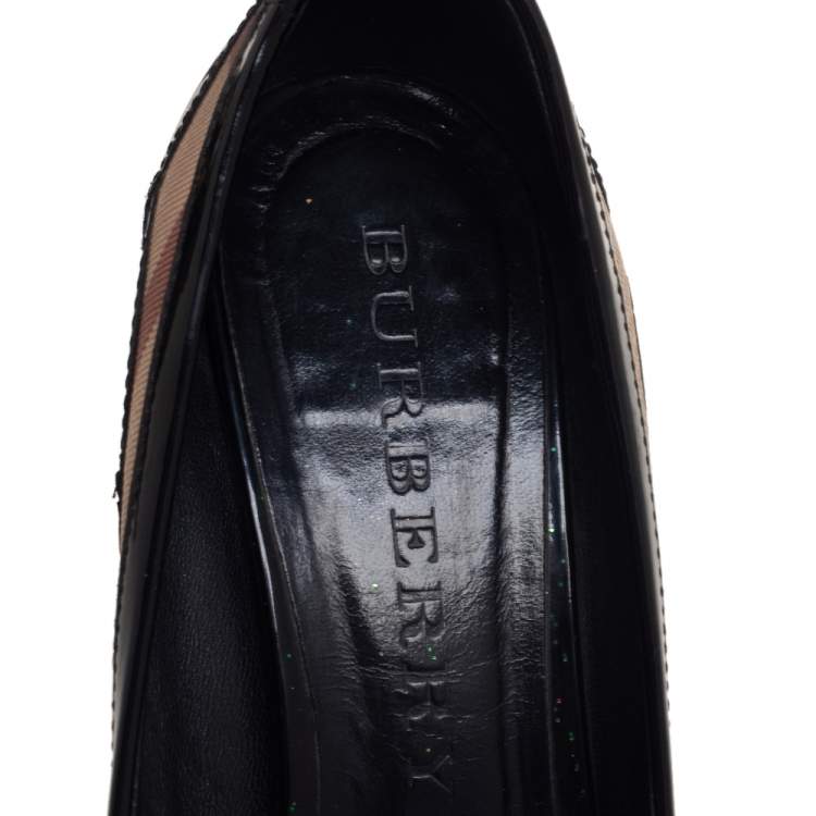 Pre Owned Burberry Black/Beige  Patent  Leather And Nova Check Canvas Buckle Detail Pumps  Size 38.5