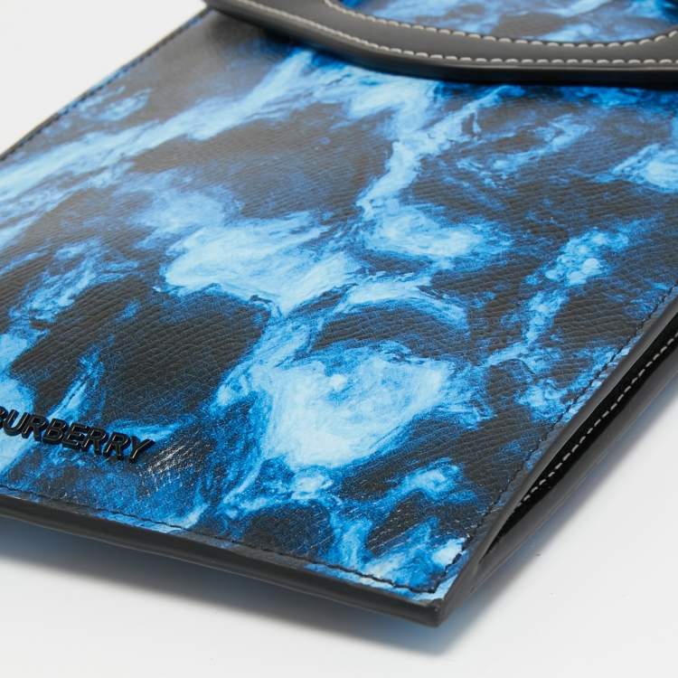 Pre Owned Burberry Blue/Black Water Camo  Print  Leather Pocket Phone Pouch Bag
