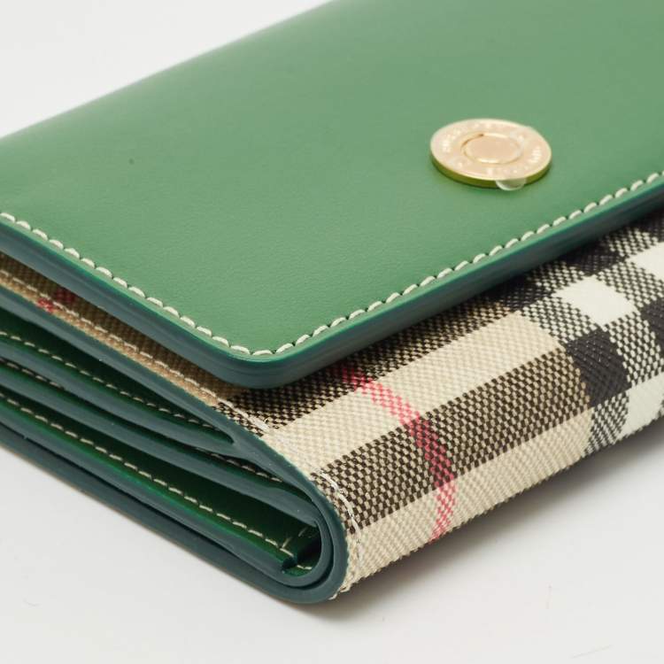 Pre Owned Burberry Green/Beige Housecheck Coated Canvas and Leather Lancaster Compact Wallet