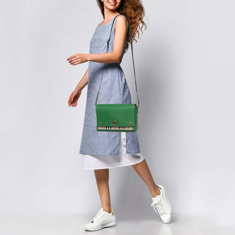 Pre Owned Burberry Green/Beige Check Canvas and Leather Note Shoulder Bag