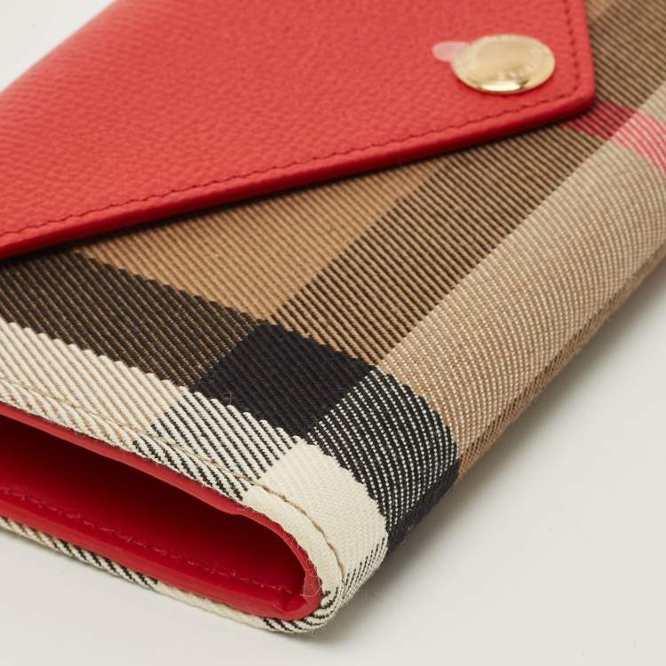 مملوكة مسبقًا Burberry Halton Red/Beige Leather and House Check Canvas Continental Wallet