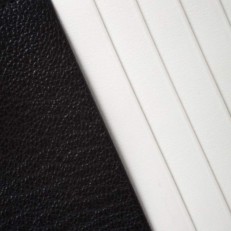 مملوكة مسبقًا Burberry Black/White Leather Alwyn Zip Card Holder