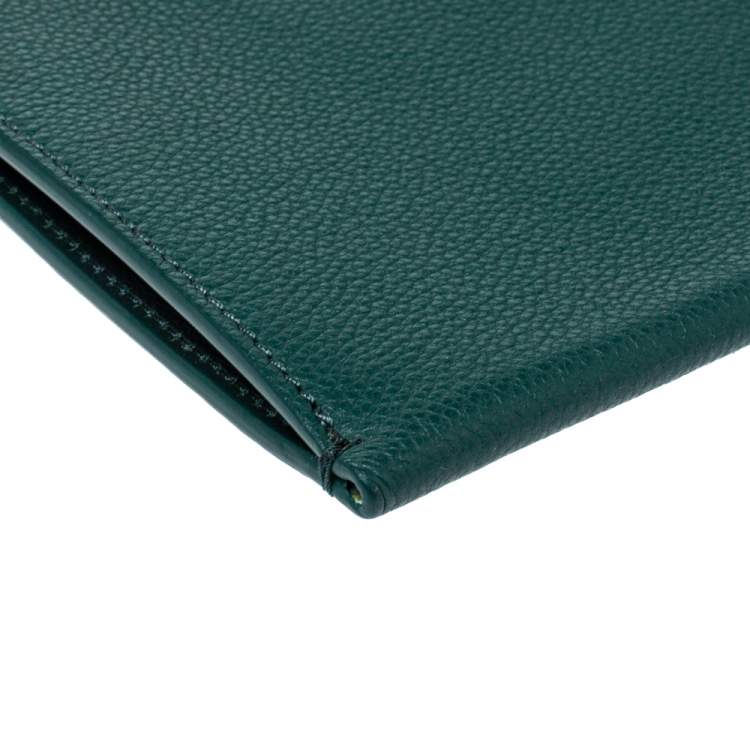 Pre Owned Burberry Dark Green Leather Edin Wristlet Clutch