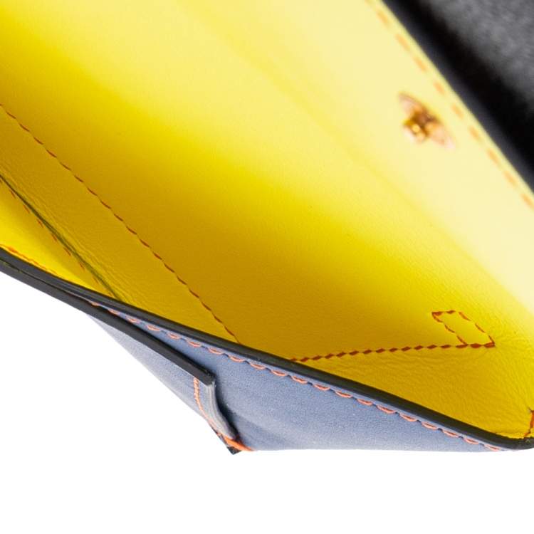 مملوكة مسبقًا Burberry Black Leather Wallet on Chain