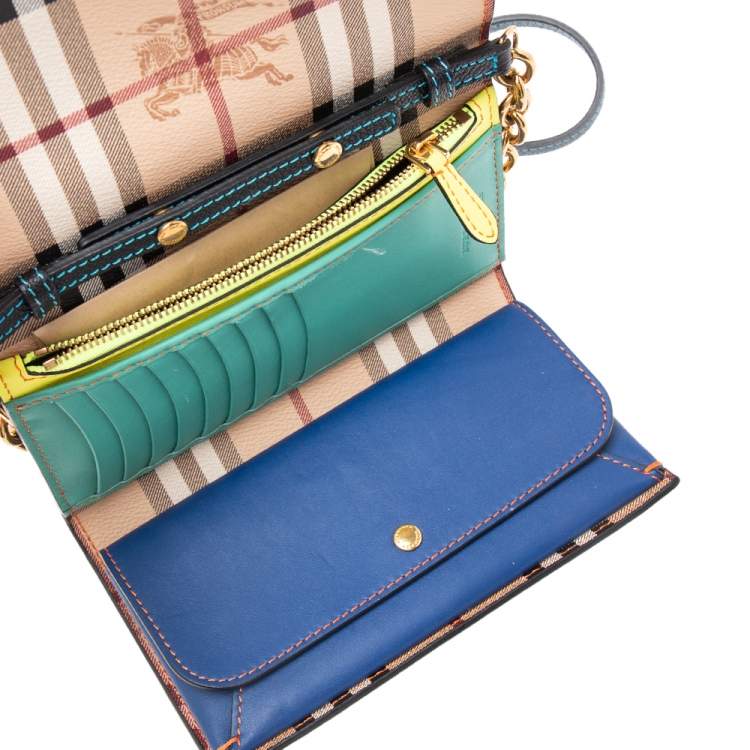 مملوكة مسبقًا Burberry Black Leather Wallet on Chain