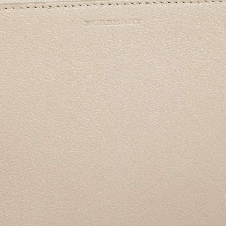 مملوكة مسبقًا Burberry Cream Leather Triple Zip Crossbody Bag