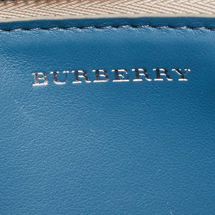 مملوكة مسبقًا Burberry Cream Leather Triple Zip Crossbody Bag