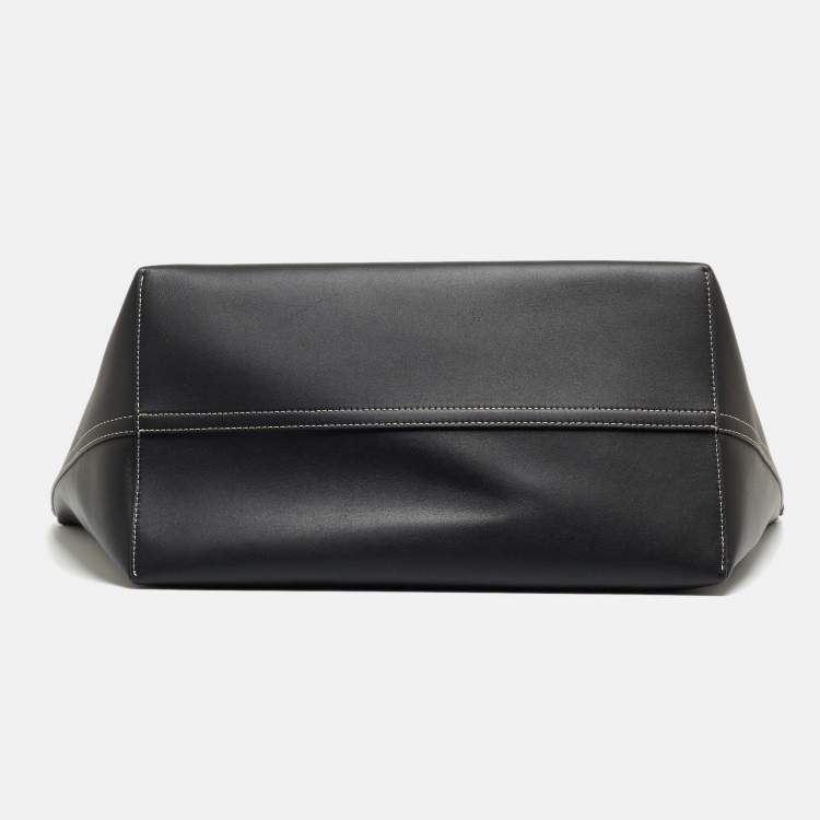 Pre Owned Burberry Black Leather Medium Soft Pocket Tote