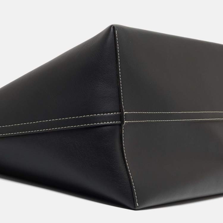 Pre Owned Burberry Black Leather Medium Soft Pocket Tote