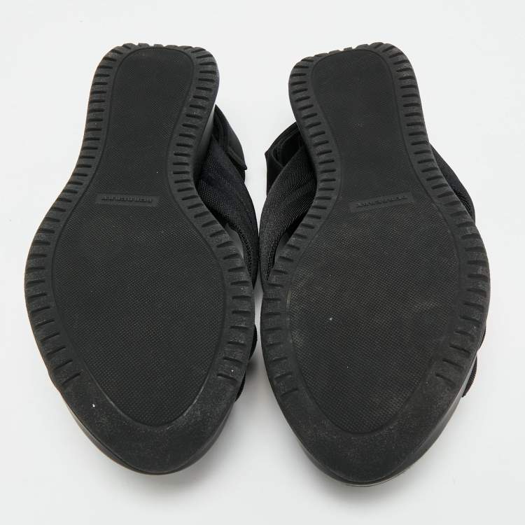 Pre Owned Burberry Actonshire Size 41 Black Fabric and Satin Slingback Sandals