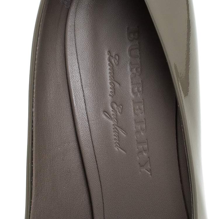 Pre Owned Burberry Grey Patent Leather Finsbury Pointed Toe Pumps Size 39.5