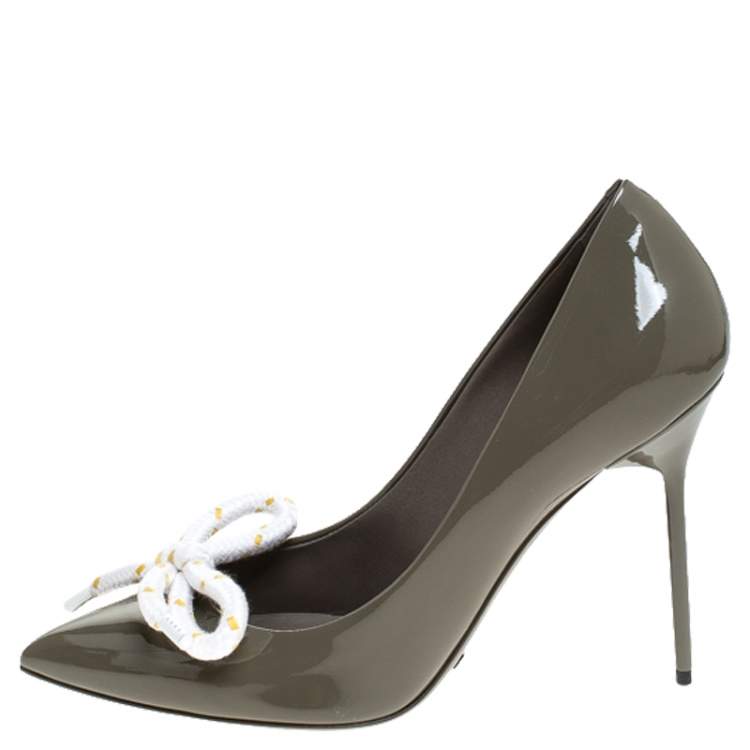 Pre Owned Burberry Grey Patent Leather Finsbury Bow Pointed Toe Pumps Size 40