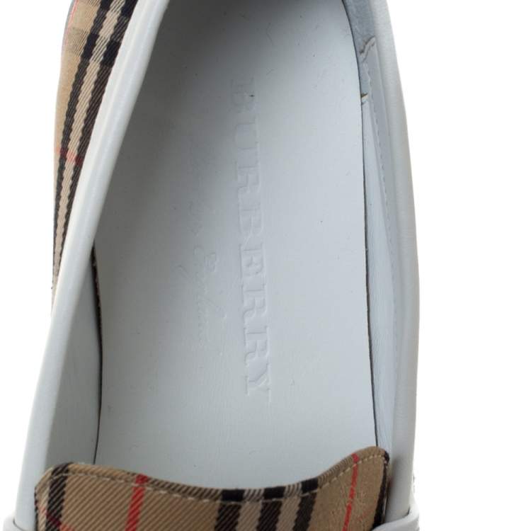 مملوكة مسبقًا Burberry Beige/White Nova Check Canvas and Leather Moorley Chain Loafers Size 38
