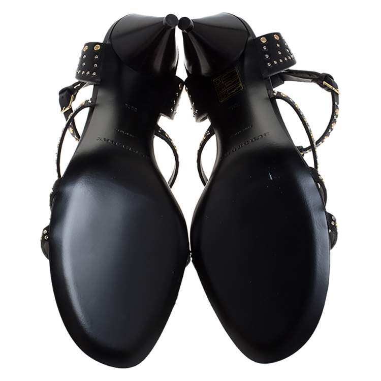 Pre Owned Burberry Black Studded Leather Hansel 55 T Strap Sandals Size 38.5