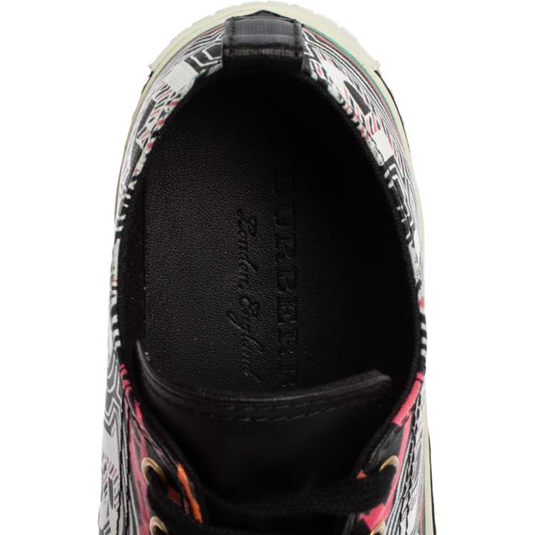 Pre Owned Burberry Black Coated Canvas Kingly Mark Print Low Top Sneakers Size 40