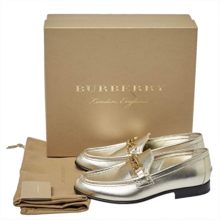 Pre Owned Burberry Metallic Gold Leather Solway Chain Detail Slip On Loafers Size 38.5