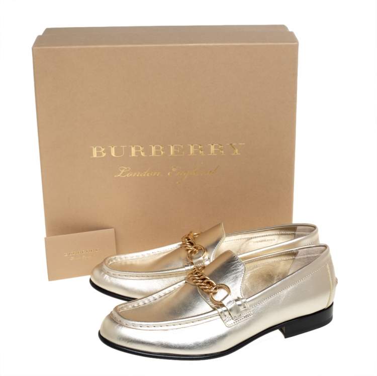 Pre Owned Burberry Metallic Gold Leather Solway Chain Detail Slip On Loafers Size 40
