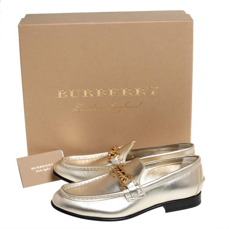 Pre Owned Burberry Metallic Light Gold Leather Solway Chain Detail Slip On Loafers Size 37.5